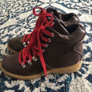 Universal thread boots